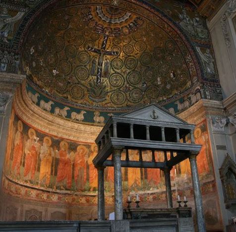 Sant Clemente behind the altar